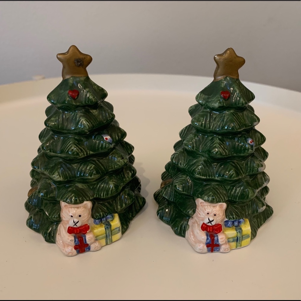AMC Ny Ny Christmas Tree Salt and Pepper Shakers